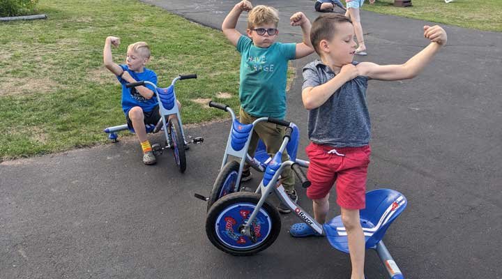 boys-on-trikes