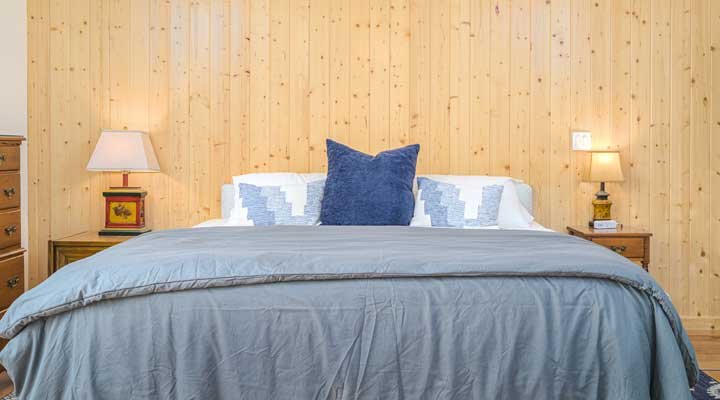 Cottage 1 - king bed with comforter and pillows